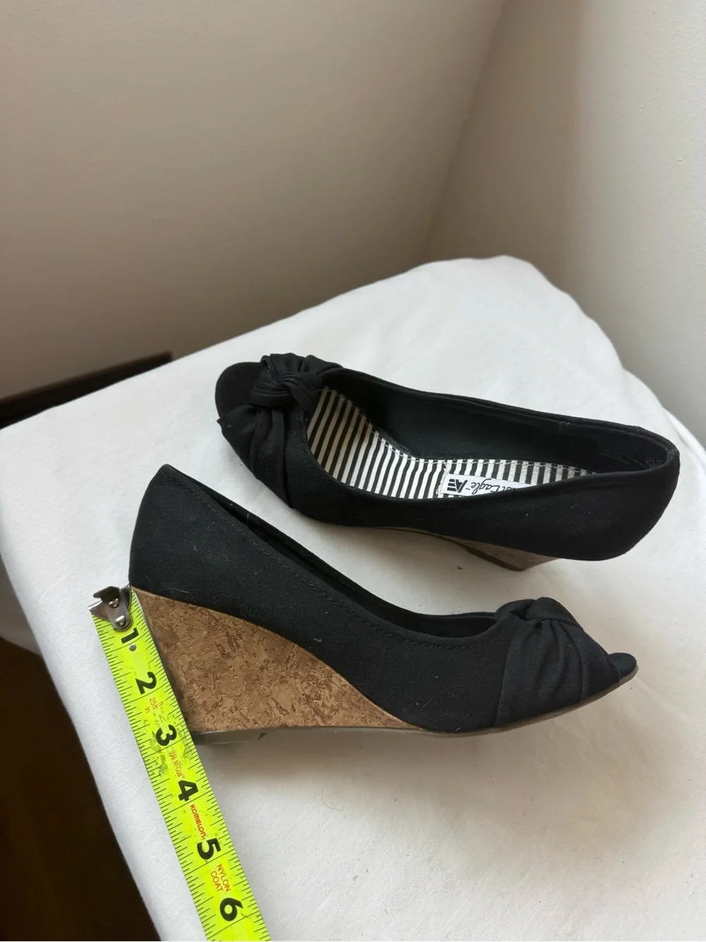 Y2K American Eagle Black Peep Toe Cork Wedge Heels – Ruched Bow Detail size 8 W